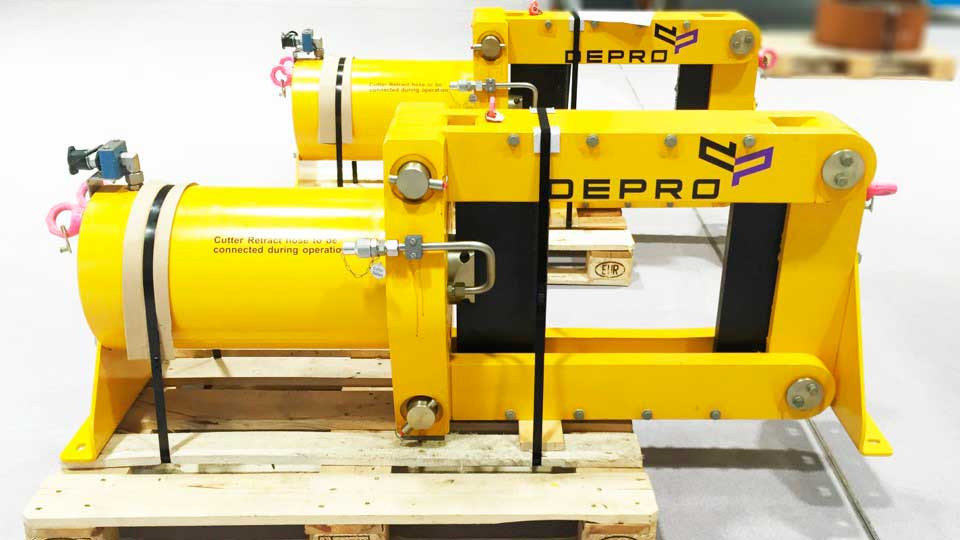 Cutting-tool_DeproAS Image of a cutting tool made to cut umbilical and cable up to 320mm.